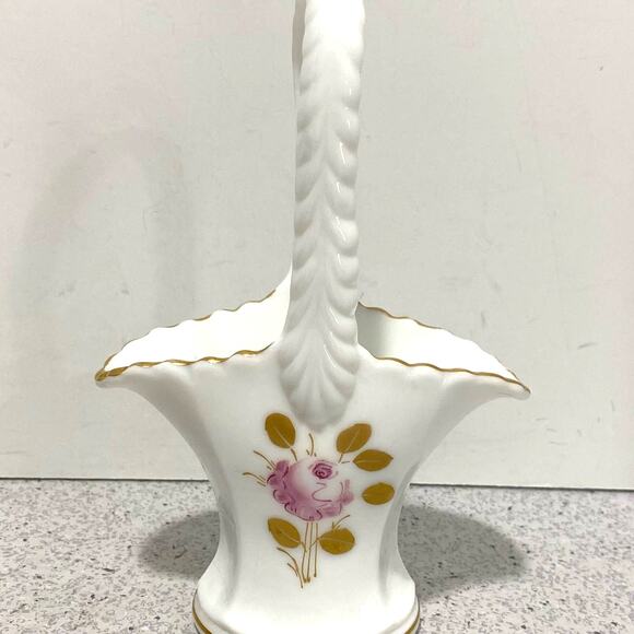 Westmoreland milk glass bride's basket hand painted signed top handle vase - Picture 2 of 9